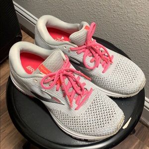 Brooks tennis Revel size 9